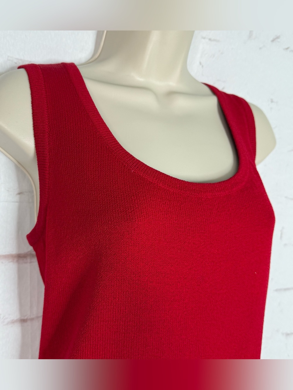 ST. JOHN Sport Santana Knit Red Shell Size Small Scoop Neck Sleeveless Tank - Picture 3 of 14